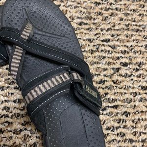 2 pair of sketchers sandals